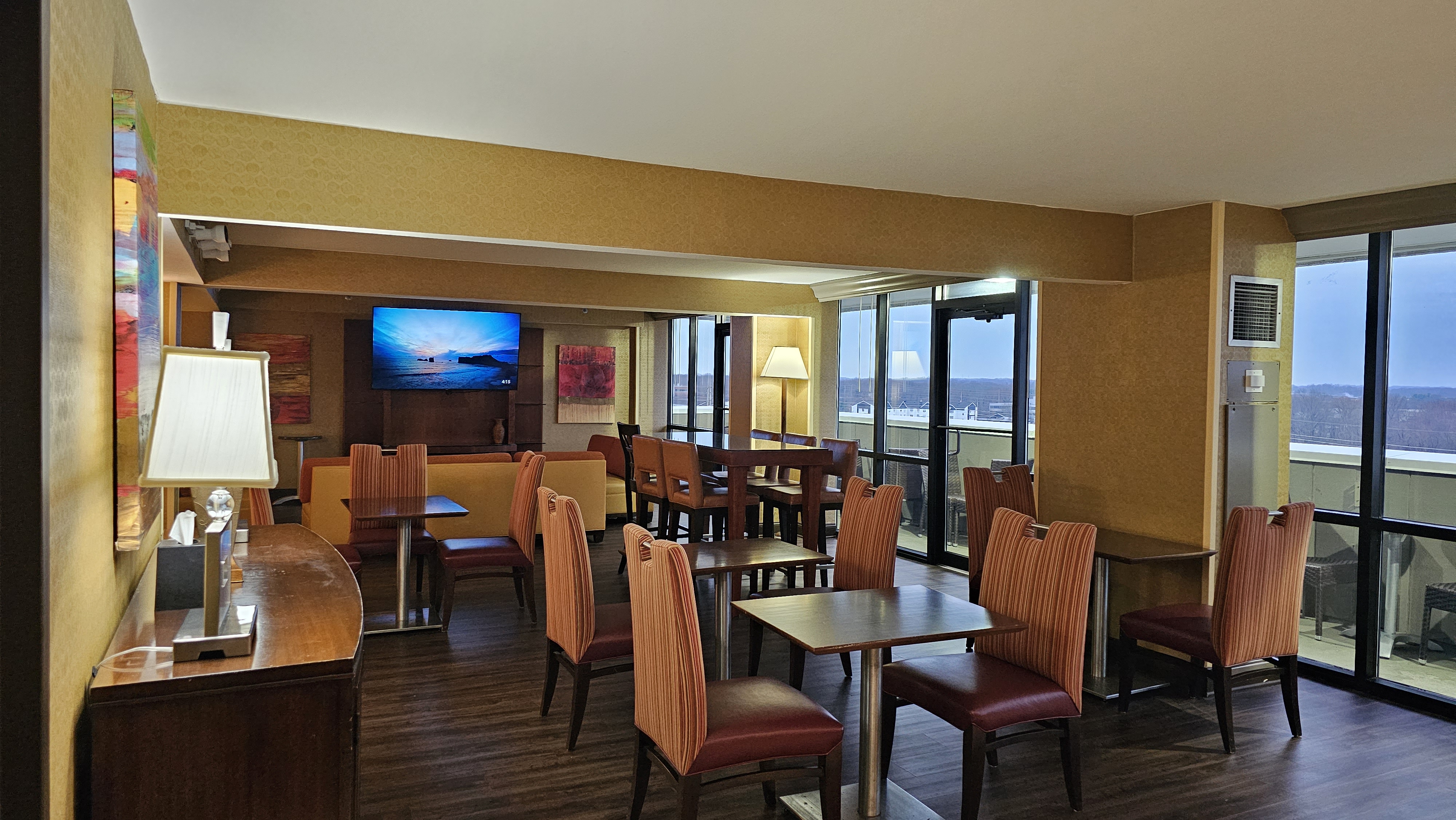Private lounge for meetings and intimate events