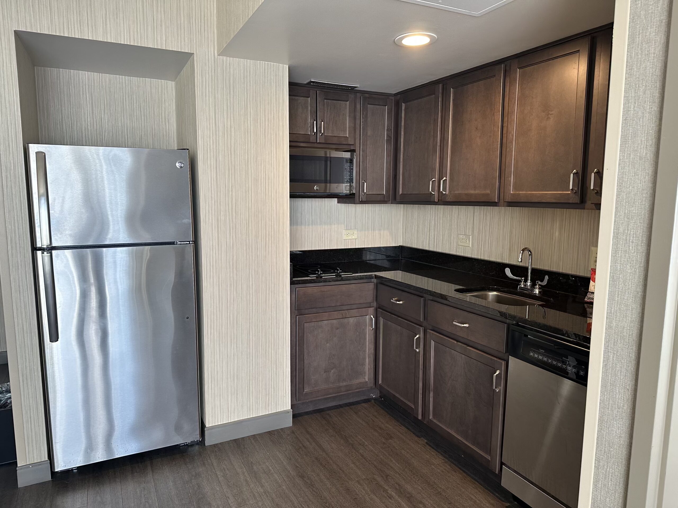 Grand Laurel suite kitchen